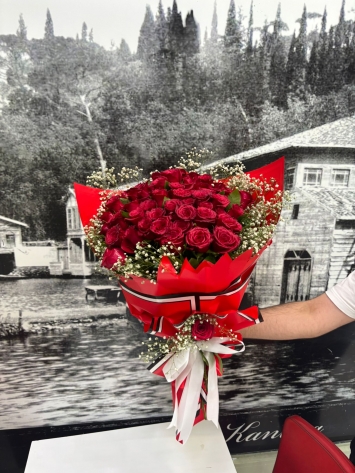 KIRMIZININ ASALETİ GÜL BUKETİ