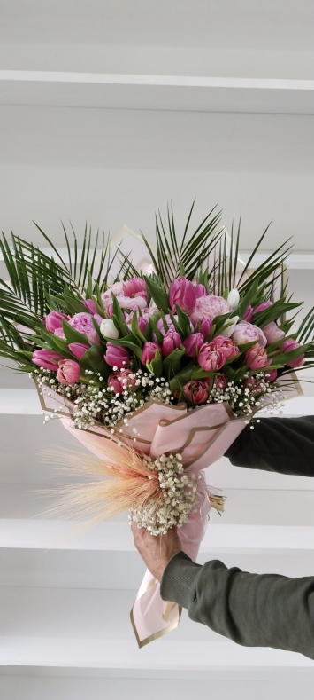 https://www.tugbaflowers.com/